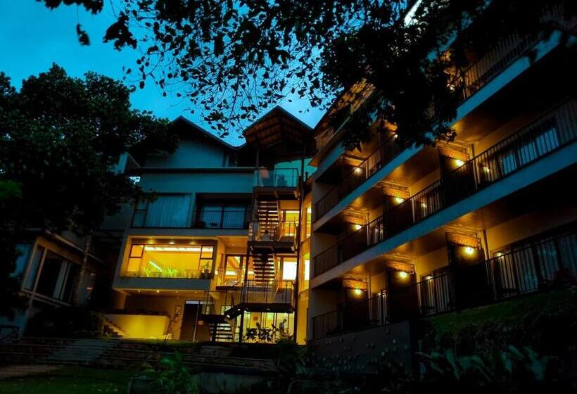 Курорт Sterling Lontano Waterfront Wayanad