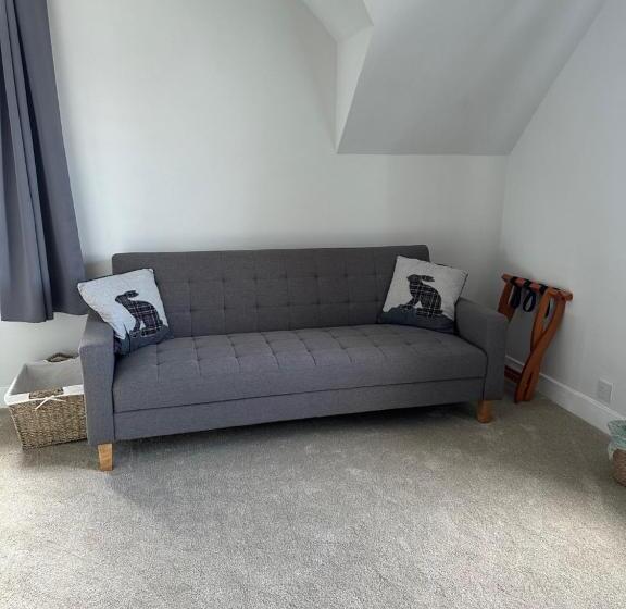 Peel House Bed And Breakfast