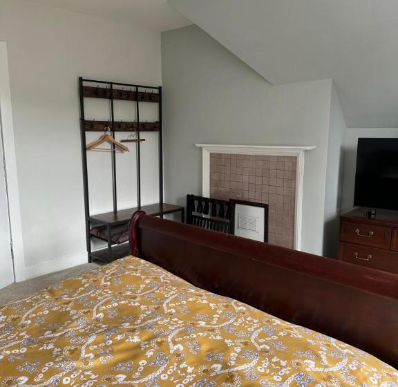 Peel House Bed And Breakfast