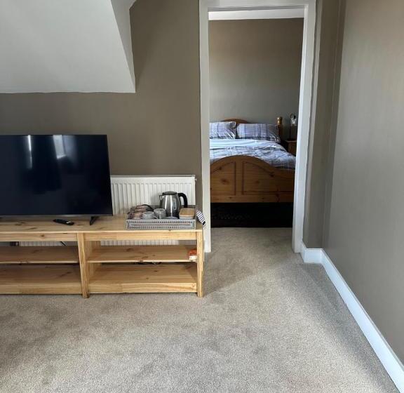 Peel House Bed And Breakfast