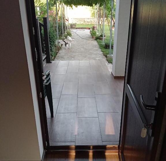 膳宿费 поповата къща