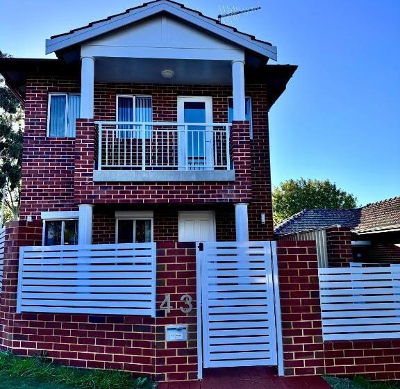 بنسيون 43 Drew Road Ardross