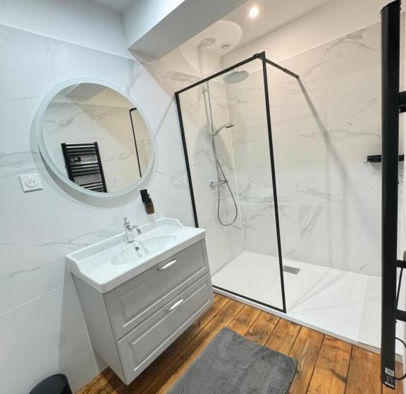 بنسيون Aura Castle