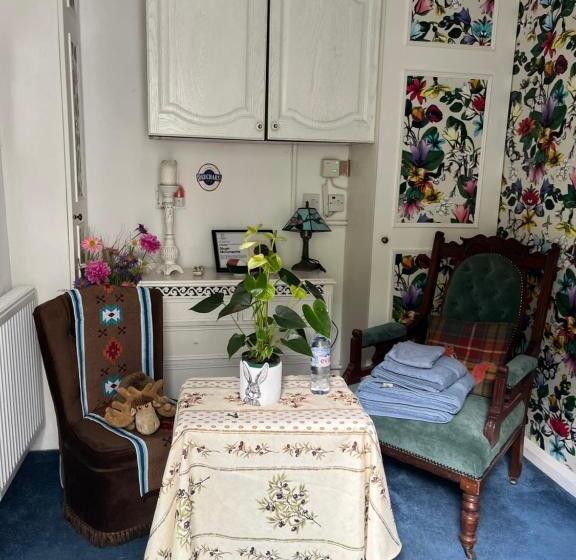 Пансион Cobwebs