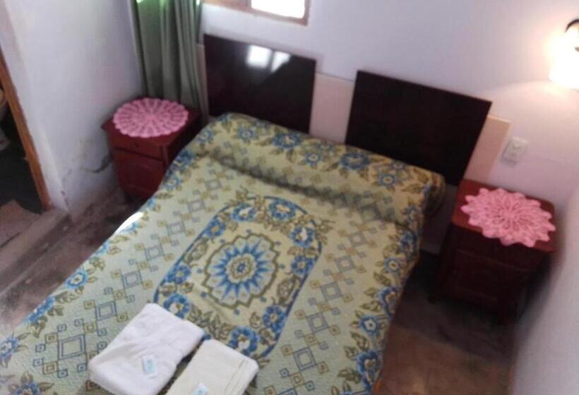 پانسیون Hostal Del Luna