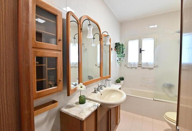 Пансион Izzhome Central Room