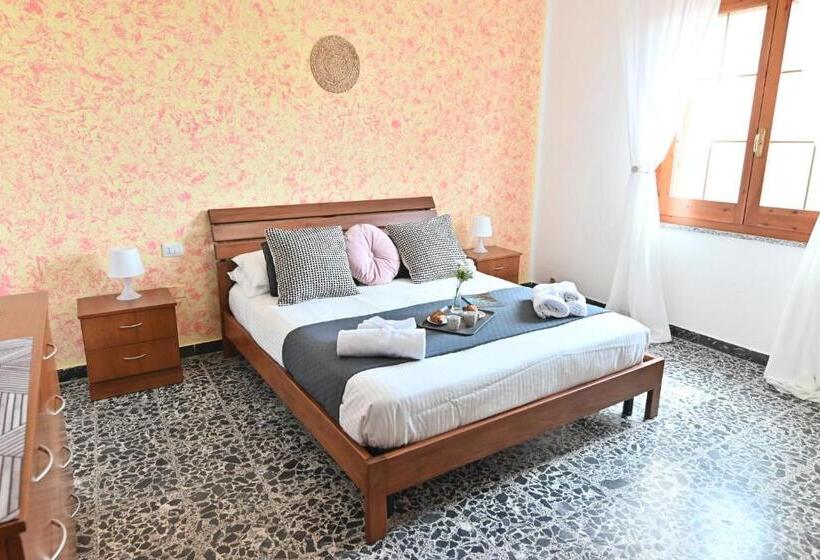 Пансион Izzhome Central Room