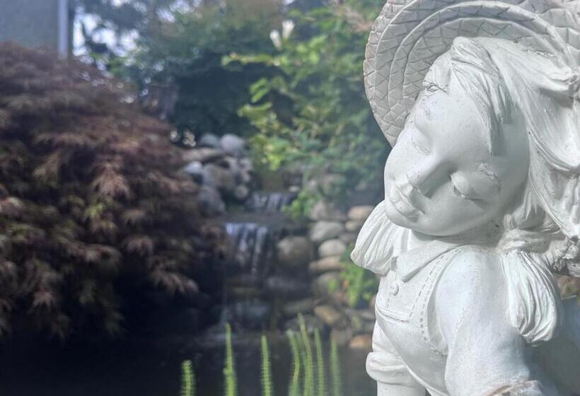 Пансион Oasis Guesthouse