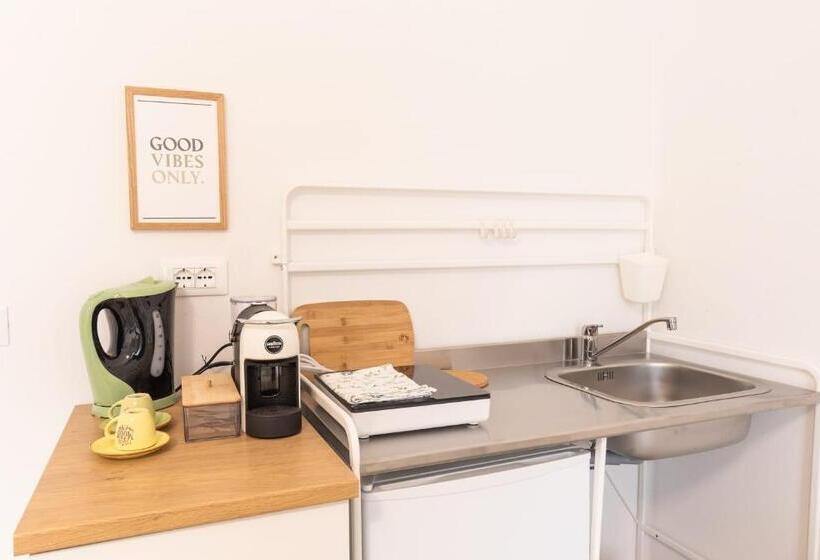 Pension (Hôtel basse catégorie) Mentana Guest House