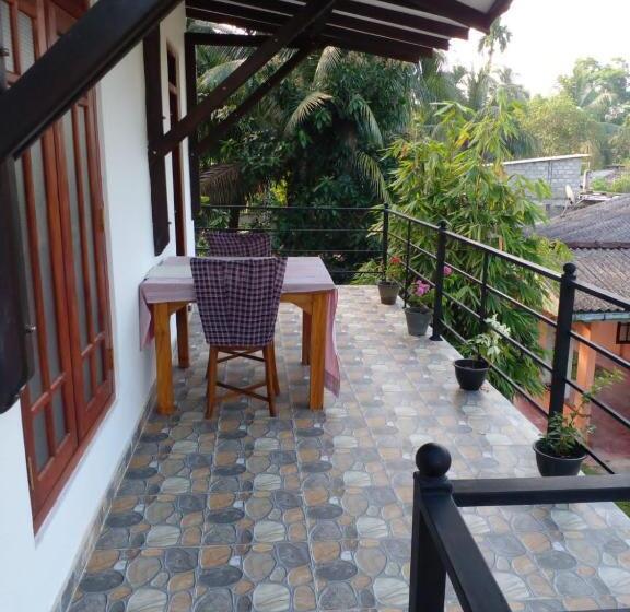 بنسيون Neel S Guest House