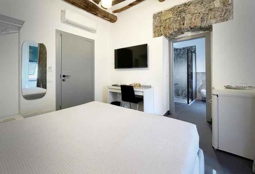 پانسیون New Moon Prione