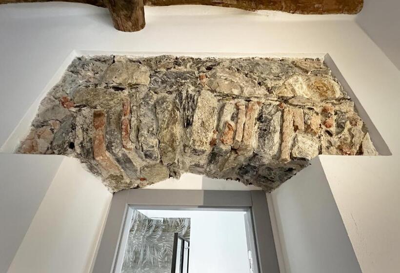 پانسیون New Moon Prione