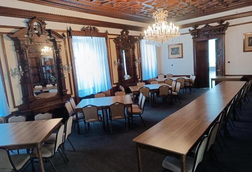 펜션 Penzion Na Zámku