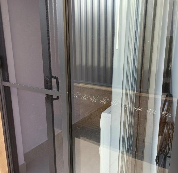 פנסיון Ensuite Large Furnished Room