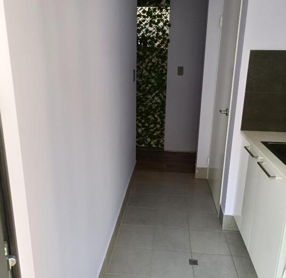 بنسيون Ensuite Large Furnished Room