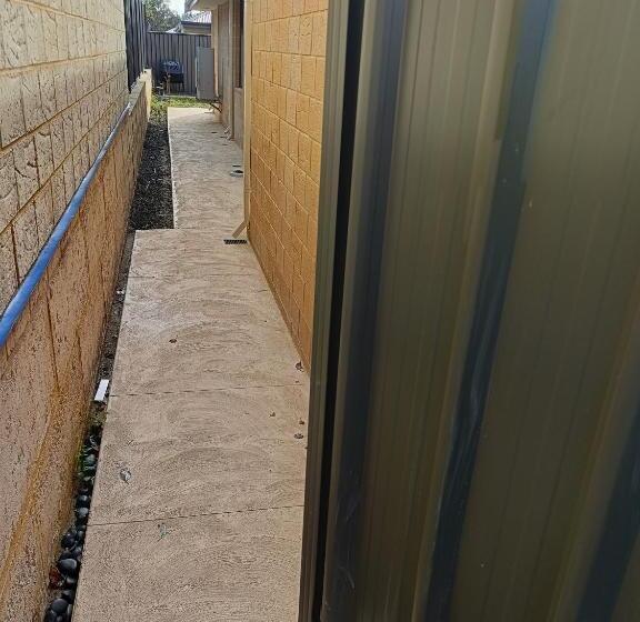 بنسيون Ensuite Large Furnished Room