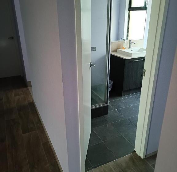 פנסיון Ensuite Large Furnished Room