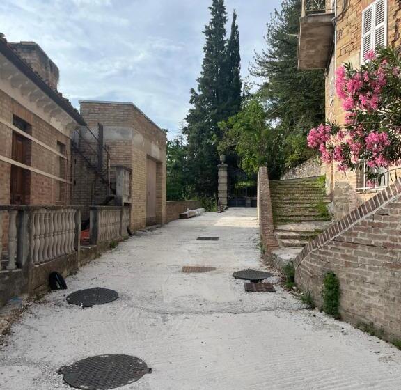 بنسيون Sibilroom   Rooms & Wellness