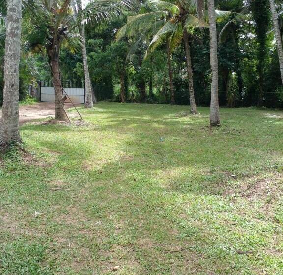 بنسيون The Escape, Minuwangoda