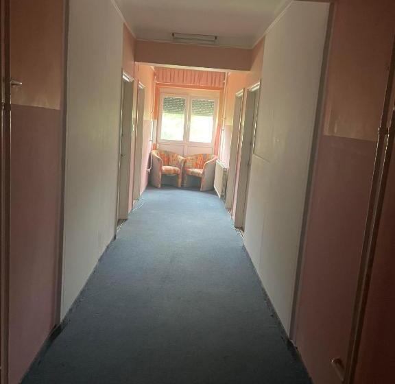 بنسيون Tifani Szálló