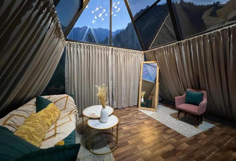 استراحتگاه Aayna Stays