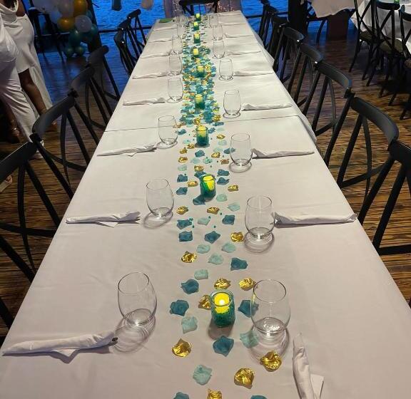 אתר נופש Daphne S Lagoon Lodge