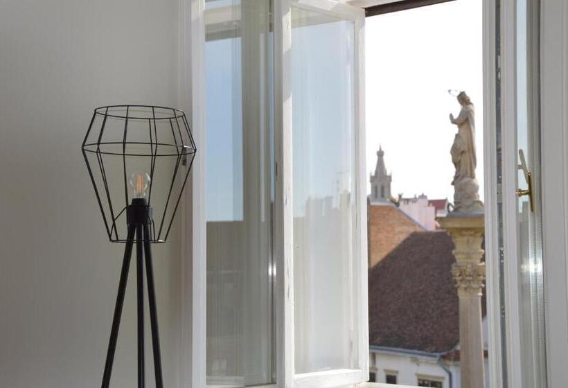 V62 Studio Apartments  In The Downtown