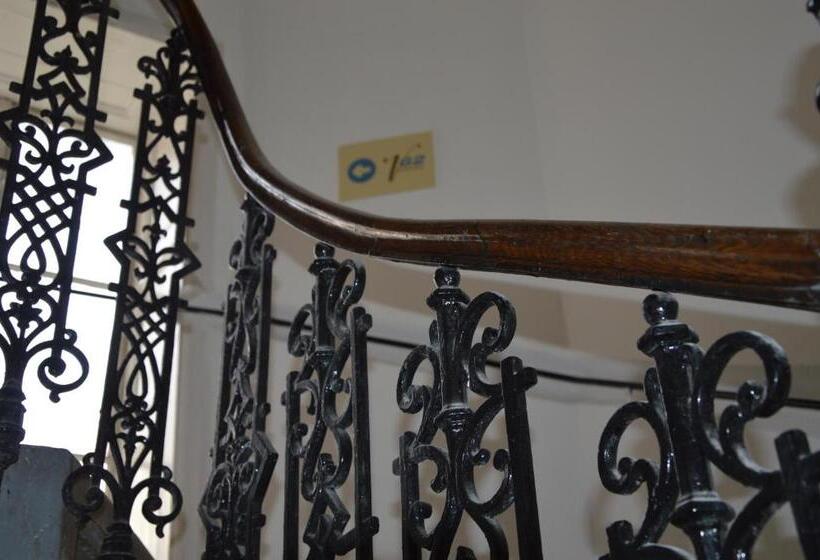 V62 Studio Apartments  In The Downtown