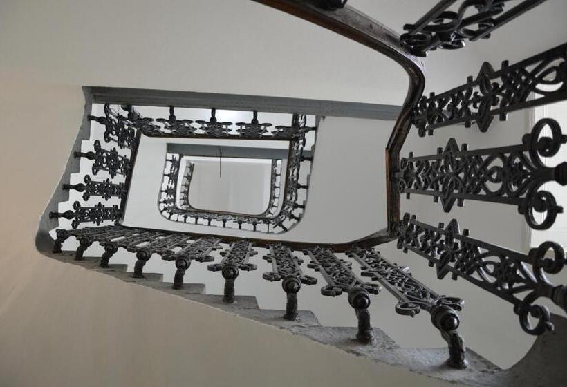 V62 Studio Apartments In The Downtown