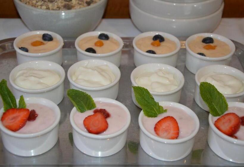 V62 Studio Apartments  In The Downtown