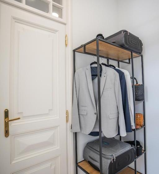 V62 Studio Apartments  In The Downtown