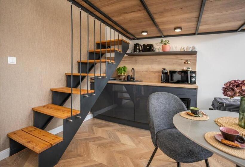 V62 Studio Apartments  In The Downtown