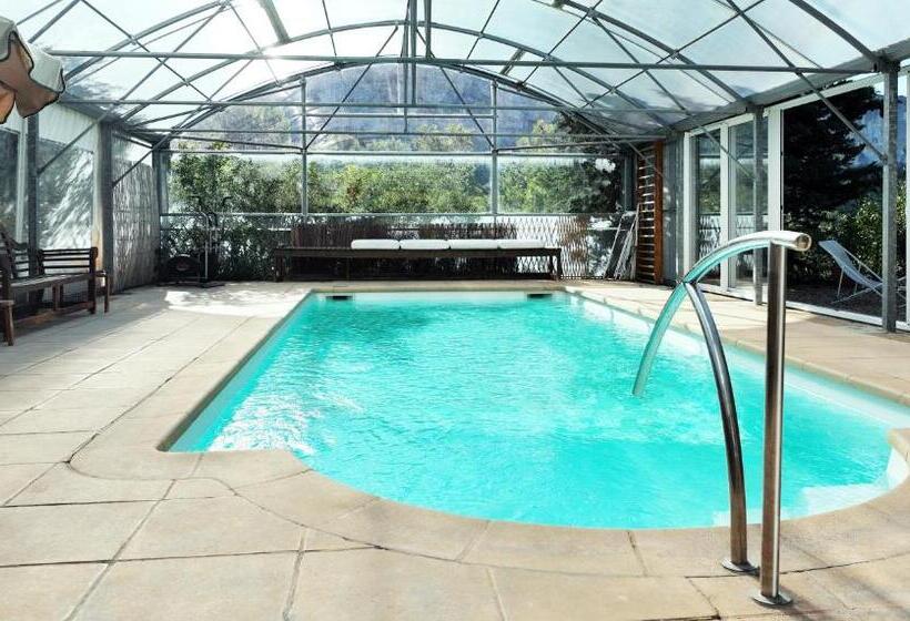 Общежитие Auberge De Lioux