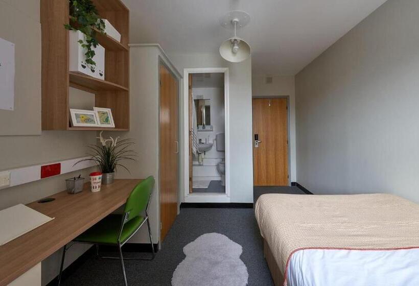 هاستل For Students Only Trendy Non Ensuite Rooms At Northernhay House In Exeter
