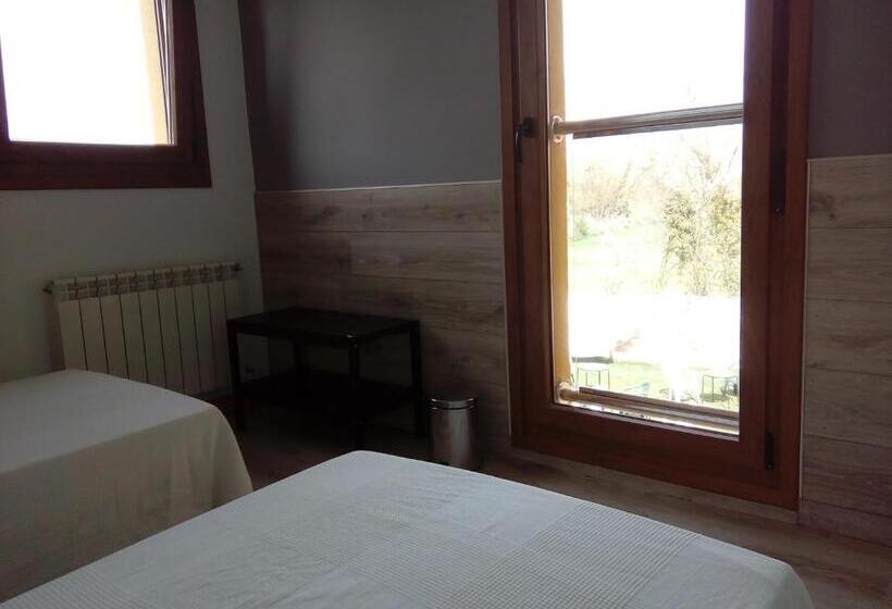 ユースホステル Hornillos Meeting Point