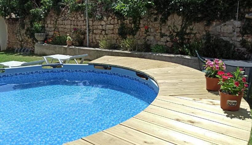 ユースホステル Hornillos Meeting Point