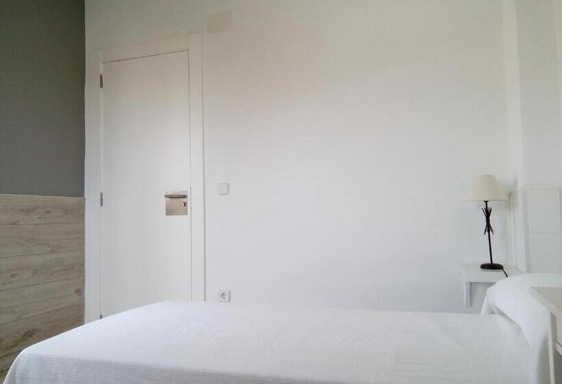 ユースホステル Hornillos Meeting Point