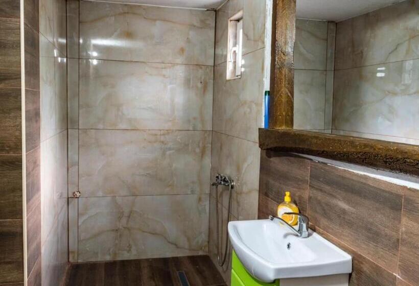 هاستل Lemon Garden