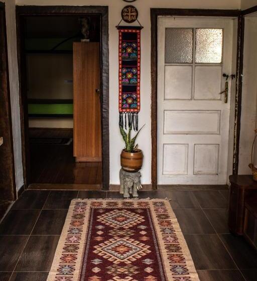 هاستل Lemon Garden