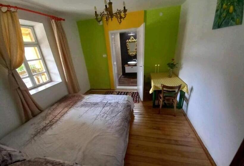 هاستل Lemon Garden