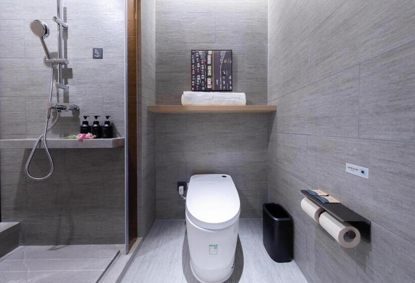 Atour Hotel Nanjing Drum Town Qingliang Gate