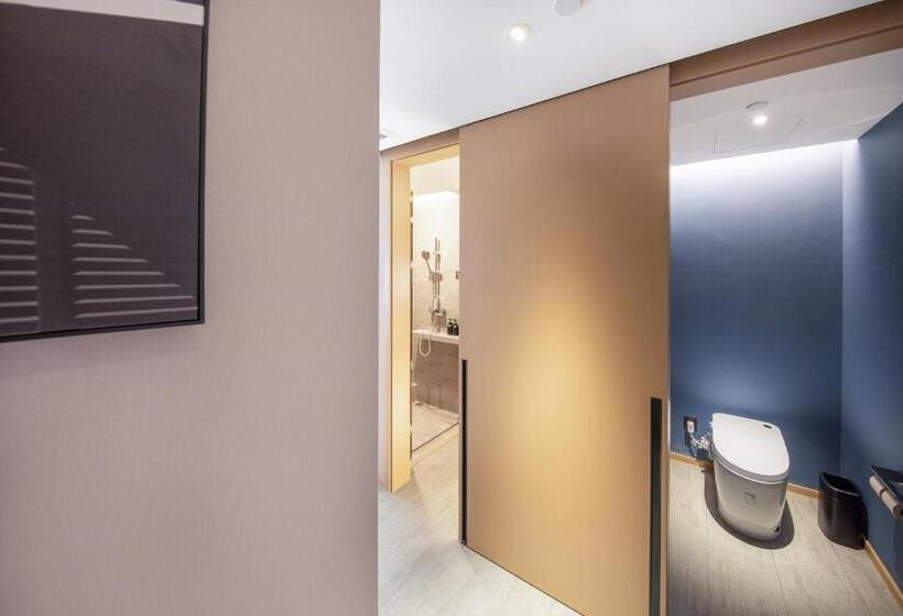 Atour Hotel Nanjing Drum Town Qingliang Gate