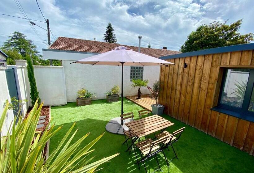 تختخواب و صبحانه Oustal Magnolia