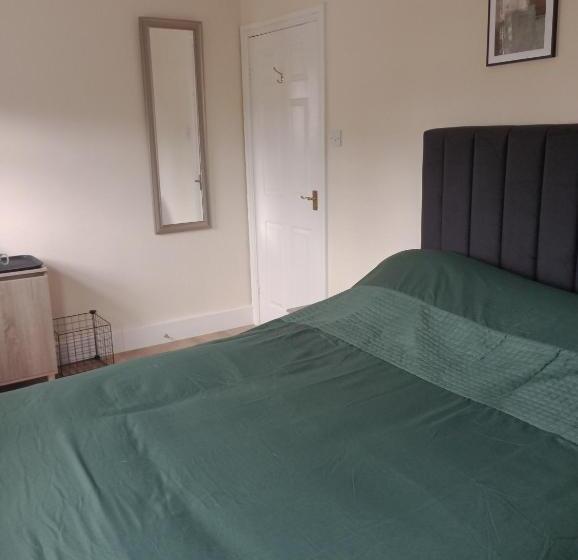 مبيت وإفطار Upstairs At Pebble Point