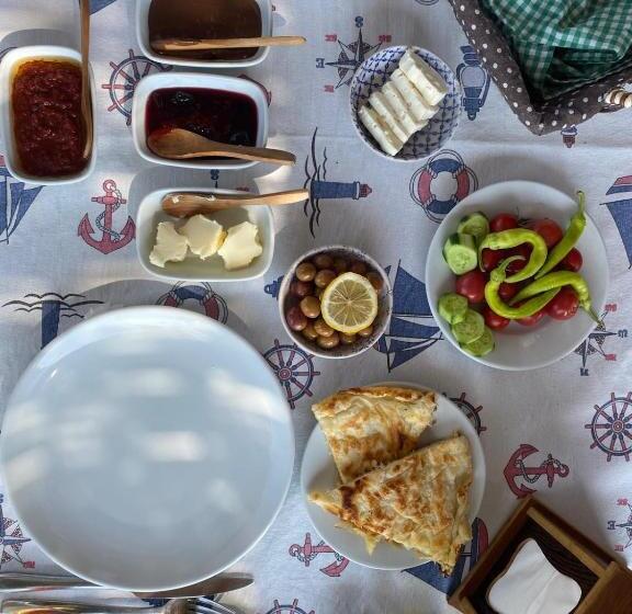 مبيت وإفطار Yakamoz Motel & Restaurant