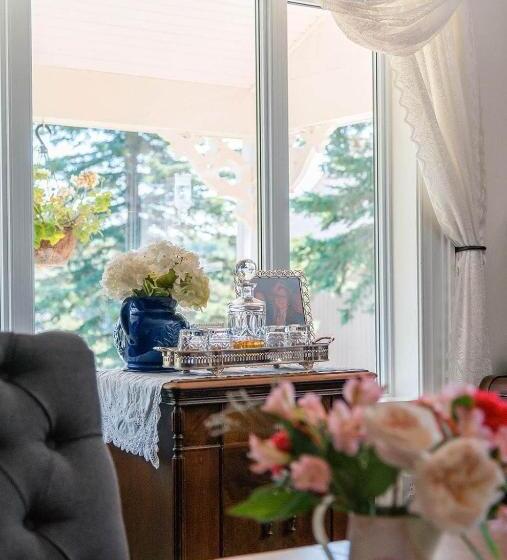 Clinton Pond Bed And Breakfast