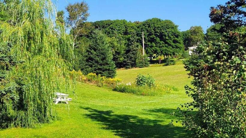 Clinton Pond Bed And Breakfast