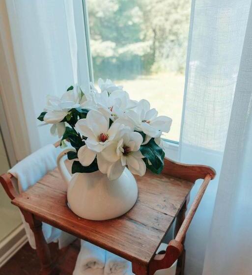 Clinton Pond Bed And Breakfast