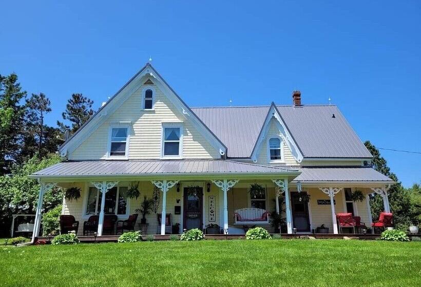 Clinton Pond Bed And Breakfast