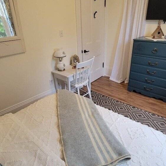 Clinton Pond Bed And Breakfast